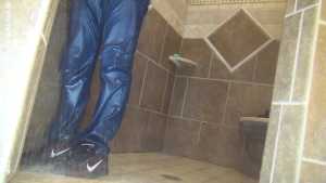rods-sexy-shower-in-nikes-jeans-and-flas