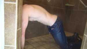 rods-sexy-shower-in-nikes-jeans-and-flas