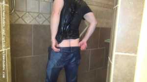 rods-sexy-shower-in-nikes-jeans-and-flas