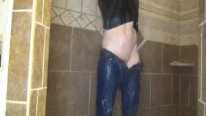 rods-sexy-shower-in-nikes-jeans-and-flas