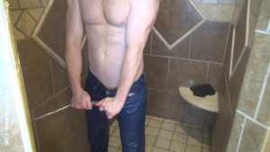 rods-sexy-shower-in-nikes-jeans-and-flas