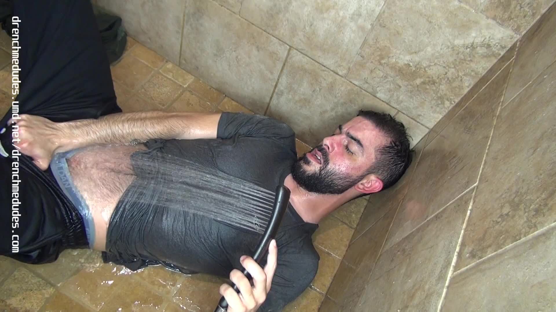 stephons-steamy-shower-in-vans-sweats-ho